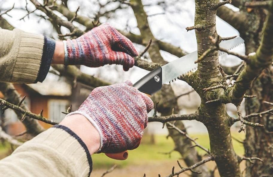 Folding Steel Hand Saw with Triple-Edge Sharp Teeth | Protective Plastic Cover.